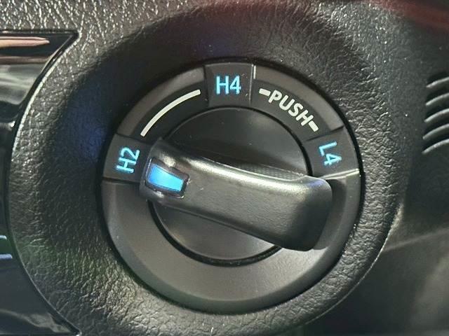 ２ＷＤと４ＷＤを切り替えができます！Ｈ４またはＬ４が４ＷＤです。Ｌ４はぬかるんだ道や強い駆動力が必要な場合に使用します。
