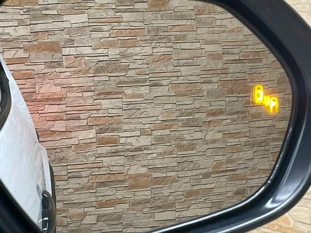 ヤリスクロス ＨＹＢＲＩＤ　Ｚ　ウルバーノ　純正ナビＴＶ　全周囲　追従クルコン　ＥＴＣ　シートヒーター　ハーフレザー　パワーシート　ＬＥＤヘッドライト　ブラインドスポットモニター　オートエアコン　オートライト　ＨＤＭＩ　オートマチックハイビーム（8枚目）