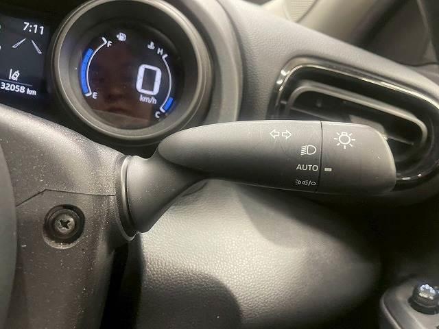 ヤリスクロス ハイブリッドＧ　純正ナビＴＶ　全周囲　追従クルコン　ＥＴＣ　ブラインドスポットモニター　ドライブレコーダー　ＵＳＢポート　オートマチックハイビーム　ステアリングリモコン　純正１６インチアルミ　ＬＥＤヘッドライト（11枚目）