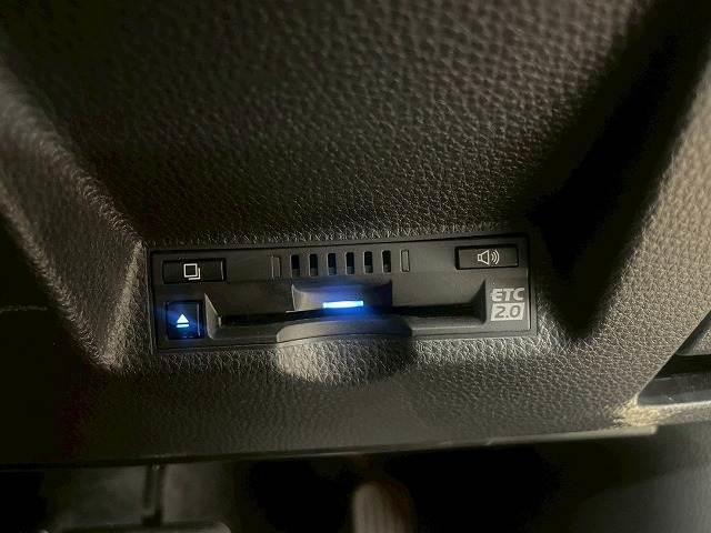 ヤリスクロス ハイブリッドＧ　純正ナビＴＶ　全周囲　追従クルコン　ＥＴＣ　ブラインドスポットモニター　ドライブレコーダー　ＵＳＢポート　オートマチックハイビーム　ステアリングリモコン　純正１６インチアルミ　ＬＥＤヘッドライト（12枚目）