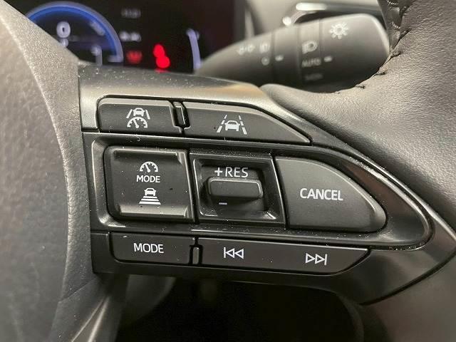 ヤリスクロス ハイブリッドＺ　ウルバーノ　純正ナビＴＶ　全周囲　ハーフレザー　ＥＴＣ　レーダークルコン　ＢＳＭ　オートマチックハイビーム　シートヒーター　ステアリングヒーター　ＬＥＤヘッド　純正１８インチアルミ　スマキープッシュ　ＨＤＭＩ（7枚目）