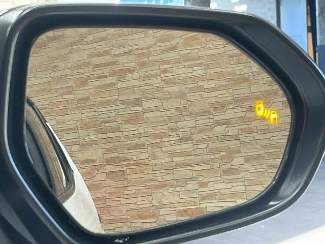 ヤリスクロス ハイブリッドＺ　ウルバーノ　純正ナビＴＶ　全周囲　ハーフレザー　ＥＴＣ　レーダークルコン　ＢＳＭ　オートマチックハイビーム　シートヒーター　ステアリングヒーター　ＬＥＤヘッド　純正１８インチアルミ　スマキープッシュ　ＨＤＭＩ（8枚目）