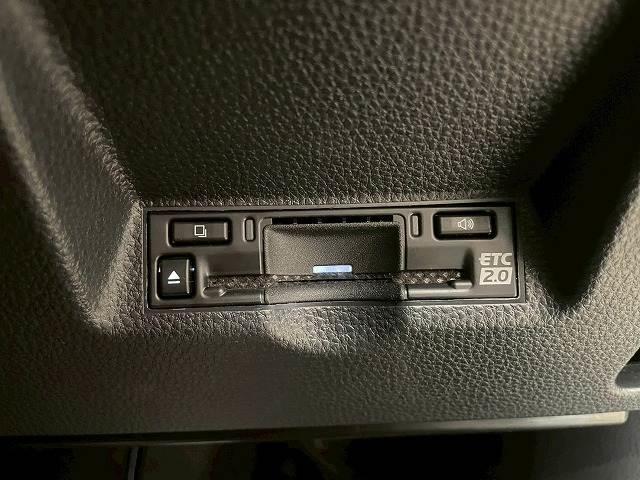 ヤリスクロス ハイブリッドＺ　ウルバーノ　純正ナビＴＶ　全周囲　ハーフレザー　ＥＴＣ　レーダークルコン　ＢＳＭ　オートマチックハイビーム　シートヒーター　ステアリングヒーター　ＬＥＤヘッド　純正１８インチアルミ　スマキープッシュ　ＨＤＭＩ（12枚目）