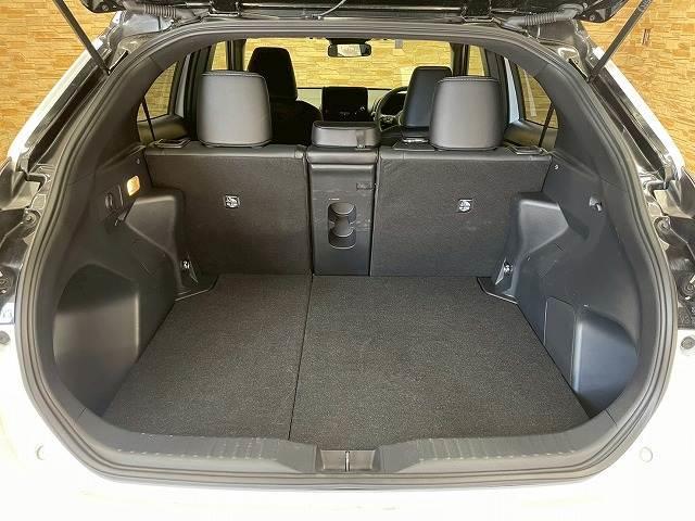 ヤリスクロス ハイブリッドＺ　ウルバーノ　純正ナビＴＶ　全周囲　ハーフレザー　ＥＴＣ　レーダークルコン　ＢＳＭ　オートマチックハイビーム　シートヒーター　ステアリングヒーター　ＬＥＤヘッド　純正１８インチアルミ　スマキープッシュ　ＨＤＭＩ（13枚目）