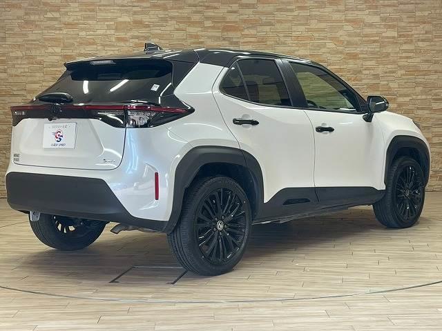 ヤリスクロス ハイブリッドＺ　ウルバーノ　純正ナビＴＶ　全周囲　ハーフレザー　ＥＴＣ　レーダークルコン　ＢＳＭ　オートマチックハイビーム　シートヒーター　ステアリングヒーター　ＬＥＤヘッド　純正１８インチアルミ　スマキープッシュ　ＨＤＭＩ（16枚目）