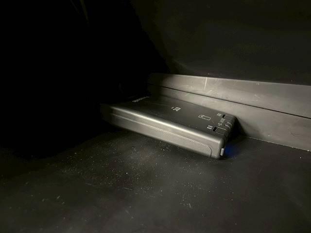 ハイラックス Ｚ　４ＷＤ　ディーゼル　純正ナビ　バックカメラ　ＥＴＣ　フルセグＴＶ　スマートキー　ＬＥＤヘッドライト　ダウンヒルアシストコントロール　スマートキー　プッシュスタート　純正１７インチＡＷ　切り替え４ＷＤ（9枚目）