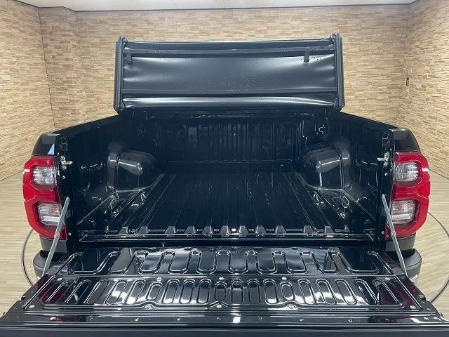 ハイラックス Ｚ　４ＷＤ　ディーゼル　純正ナビ　バックカメラ　ＥＴＣ　フルセグＴＶ　スマートキー　ＬＥＤヘッドライト　ダウンヒルアシストコントロール　スマートキー　プッシュスタート　純正１７インチＡＷ　切り替え４ＷＤ（13枚目）