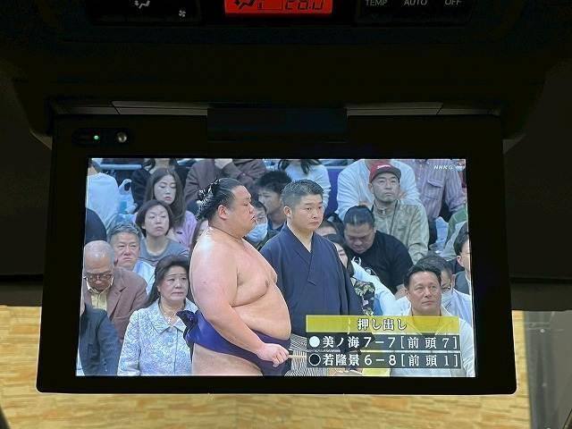 ノア ハイブリッドＳｉ　ダブルバイビーＩＩ　純正１０インチナビＴＶ　後席フリップダウン　スマートキープッシュスタート　クルーズコントロール　シートヒーター　ドライブレコーダー　ビルトインＥＴＣ　両側電動スライド　純正１６インチアルミ　ＬＥＤ（9枚目）