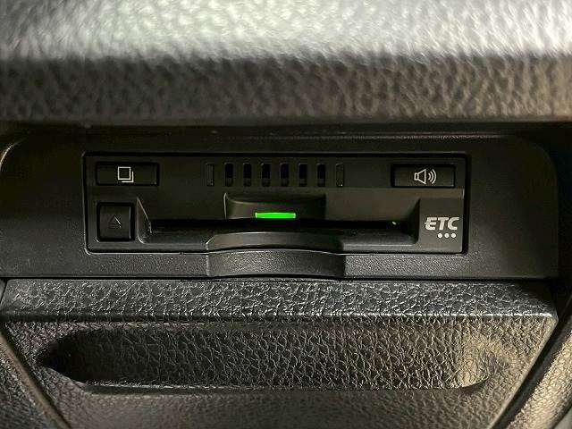 ノア ハイブリッドＳｉ　ダブルバイビーＩＩ　純正１０インチナビＴＶ　後席フリップダウン　スマートキープッシュスタート　クルーズコントロール　シートヒーター　ドライブレコーダー　ビルトインＥＴＣ　両側電動スライド　純正１６インチアルミ　ＬＥＤ（12枚目）