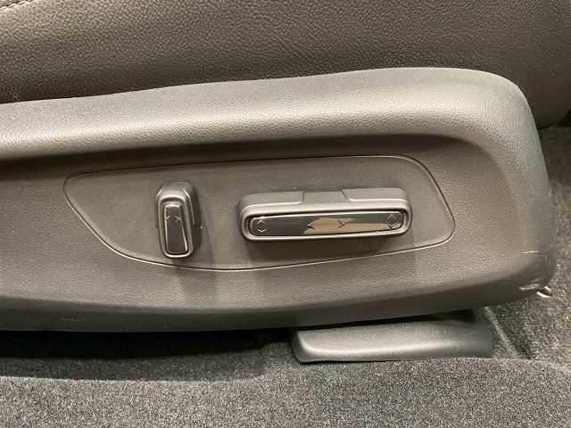 ＺＲ－Ｖ ｅ：ＨＥＶ　Ｚ　４ＷＤ　９型ナビ　ＢＯＳＥ　全周囲　革　フルセグＴＶ　ワイパーデアイサ―　シートヒーター　ワイヤレス充電　シートメモリー　ドラレコ　ＥＴＣ　ＬＥＤヘッドライト　電動リアゲート　純正アルミホイール（10枚目）