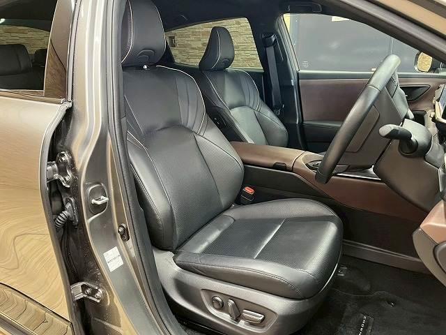 クラウンクロスオーバー Gアドバンスド・レザーパッケージ 4WD メーカーナビ 全周囲 追従クルーズコントロール デジタルインナーミラー BSM ヘッドアップディスプレイ AC100V オートハイビーム ワイヤレス充電 シートヒーター ステアリングヒーター(5枚目)