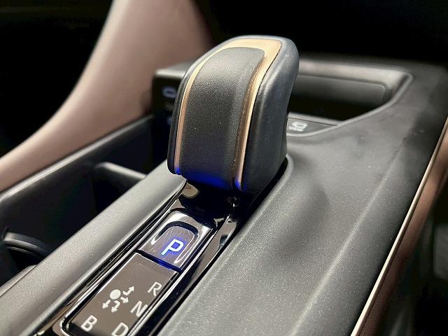 クラウンクロスオーバー Gアドバンスド・レザーパッケージ 4WD メーカーナビ 全周囲 追従クルーズコントロール デジタルインナーミラー BSM ヘッドアップディスプレイ AC100V オートハイビーム ワイヤレス充電 シートヒーター ステアリングヒーター(44枚目)