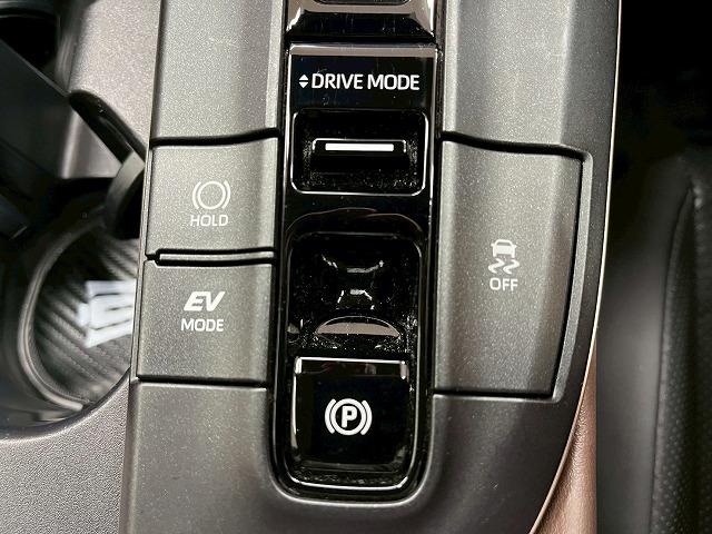 クラウンクロスオーバー Gアドバンスド・レザーパッケージ 4WD メーカーナビ 全周囲 追従クルーズコントロール デジタルインナーミラー BSM ヘッドアップディスプレイ AC100V オートハイビーム ワイヤレス充電 シートヒーター ステアリングヒーター(52枚目)