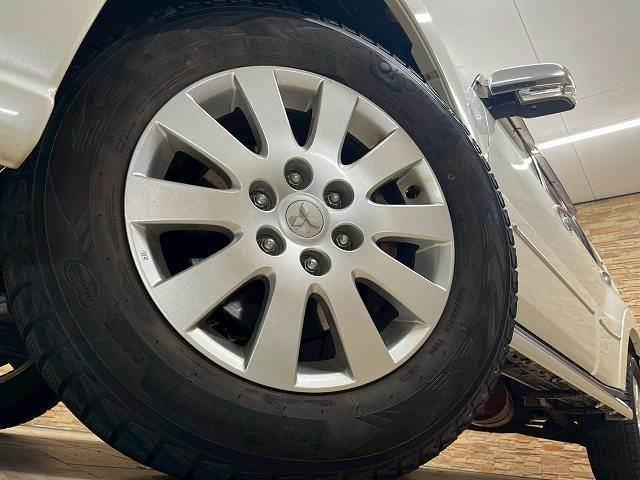 純正インチアルミを装備！各種アルミホイール・タイヤカスタムもご相談下さい。