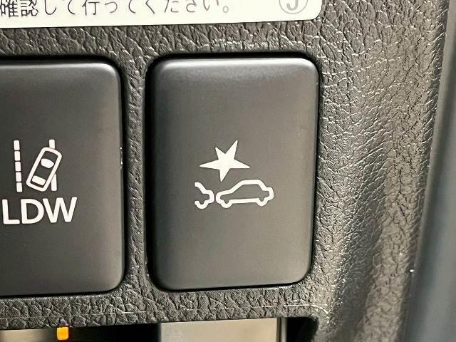 アウトランダーPHEV Gナビパッケージ 純正ナビTV 全周囲 シートヒーター ETC ステアリングヒーター AC1500W 電動リアゲート 純正アルミホイール パワーシート アルカンターラ レーンキープアシスト 衝突軽減ブレーキ ル(8枚目)