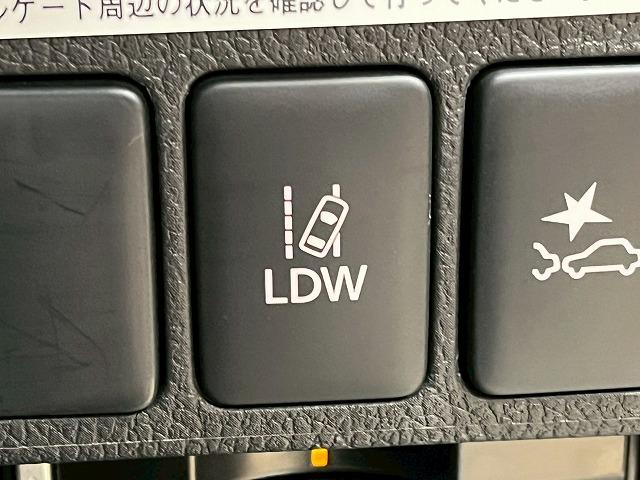 アウトランダーPHEV Gナビパッケージ 純正ナビTV 全周囲 シートヒーター ETC ステアリングヒーター AC1500W 電動リアゲート 純正アルミホイール パワーシート アルカンターラ レーンキープアシスト 衝突軽減ブレーキ ル(31枚目)