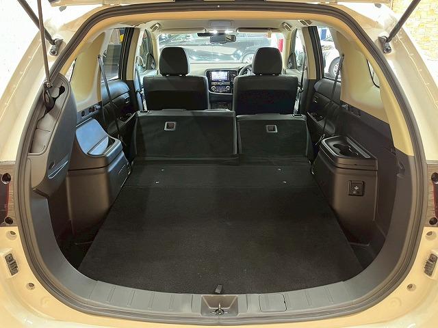 アウトランダーPHEV Gナビパッケージ 純正ナビTV 全周囲 シートヒーター ETC ステアリングヒーター AC1500W 電動リアゲート 純正アルミホイール パワーシート アルカンターラ レーンキープアシスト 衝突軽減ブレーキ ル(61枚目)