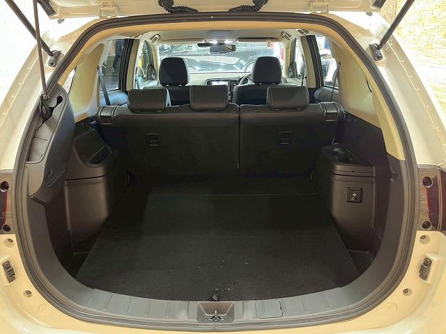 アウトランダーPHEV Gナビパッケージ 純正ナビTV 全周囲 シートヒーター ETC ステアリングヒーター AC1500W 電動リアゲート 純正アルミホイール パワーシート アルカンターラ レーンキープアシスト 衝突軽減ブレーキ ル(76枚目)