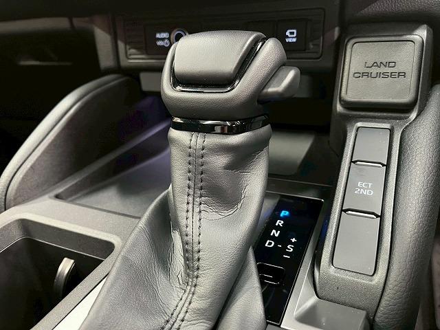 ランドクルーザー250 VX 12.3型メーカーナビ 全周囲 サンルーフ 追従クルーズコントロール ブラインドスポットモニター デジタルインナーミラー シートヒーター ベンチレーション ステアリングヒーター 電動リアゲート ETC(52枚目)