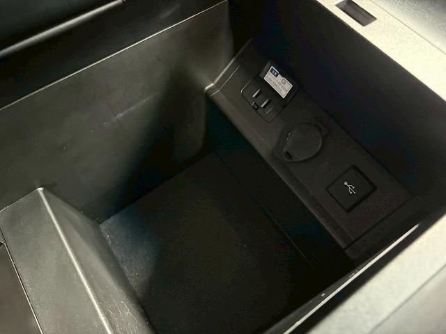 ヴェルファイアハイブリッド ゴールデンアイズII 純正ナビTV 両側電動 BSM ETC AC100V レーダークルーズコントロールシステム アップルカープレイ アルカンターラシート 電動リアゲート デジタルインナーミラー ドラレコ Wエアコン(40枚目)