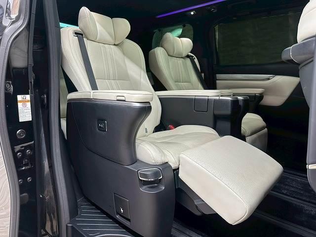 アルファードハイブリッド エグゼクティブラウンジＳ　モデリスタエアロ　後席モニター　全周囲　サンルーフ　ホワイトレザー　ＡＣ１００Ｖ　ＪＢＬサウンド　シートヒーター・クーラー　ＨＤＭＩ　エグゼクティブラウンジ専用アルミホイール　ステアリングヒーター（6枚目）