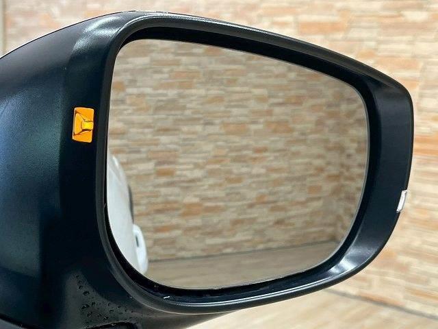 【ブラインドスポットモニター（ＢＳＭ）】車線変更時に車両後方から来る車両を検知し安全をサポートする装置です。