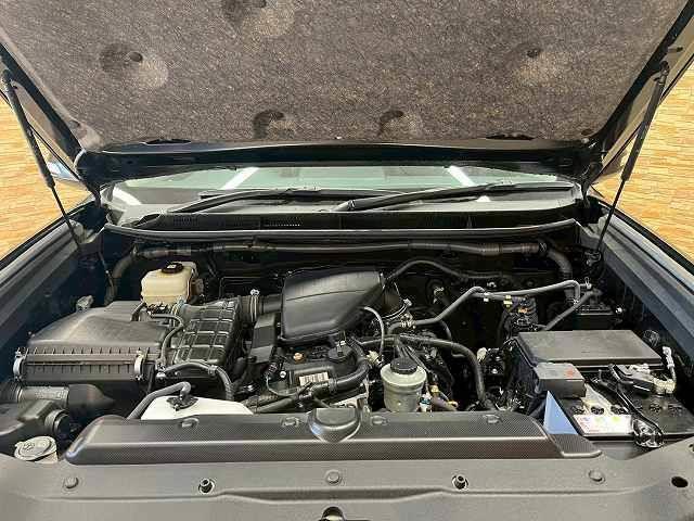 ランドクルーザープラド ＴＸ　Ｌパッケージ　マットブラックエディション　特別仕様　マットブラック加飾　サンルーフ　７人乗　純正ナビ　バックカメラ　レザーシート　電動シート　シートヒーター　シートエアコン　追従クルーズコントロール　レーンアシスト　センターデフロック　ＬＥＤ（18枚目）