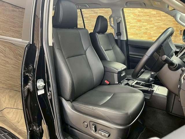 ランドクルーザープラド ＴＸ　Ｌパッケージ　マットブラックエディション　特別仕様　マットブラック加飾　サンルーフ　７人乗　純正ナビ　バックカメラ　レザーシート　電動シート　シートヒーター　シートエアコン　追従クルーズコントロール　レーンアシスト　センターデフロック　ＬＥＤ（67枚目）