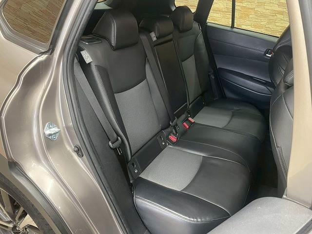 カローラクロス Ｚ　ハーフレザー　電動シート　バックカメラ　アップルカープレイ　ドラレコ　レーダークルーズコントロールシステム　シートヒーター　電動リアゲート　ＥＴＣ　コーナーセンサー　純正１８インチアルミ　ＬＥＤヘッド（6枚目）