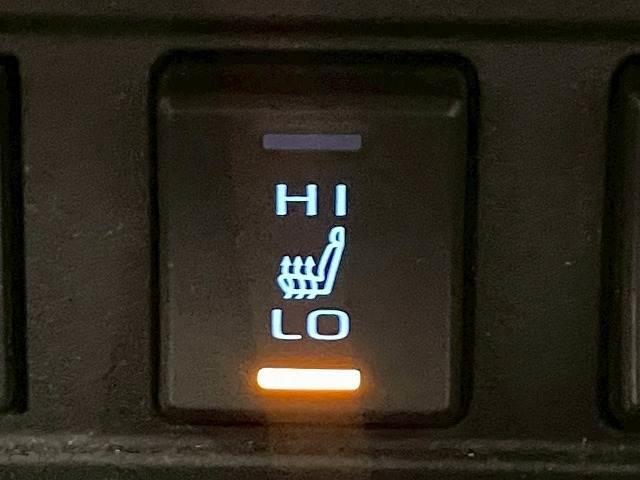 カローラクロス Ｚ　ハーフレザー　電動シート　バックカメラ　アップルカープレイ　ドラレコ　レーダークルーズコントロールシステム　シートヒーター　電動リアゲート　ＥＴＣ　コーナーセンサー　純正１８インチアルミ　ＬＥＤヘッド（10枚目）