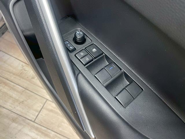 カローラクロス Ｚ　ハーフレザー　電動シート　バックカメラ　アップルカープレイ　ドラレコ　レーダークルーズコントロールシステム　シートヒーター　電動リアゲート　ＥＴＣ　コーナーセンサー　純正１８インチアルミ　ＬＥＤヘッド（48枚目）