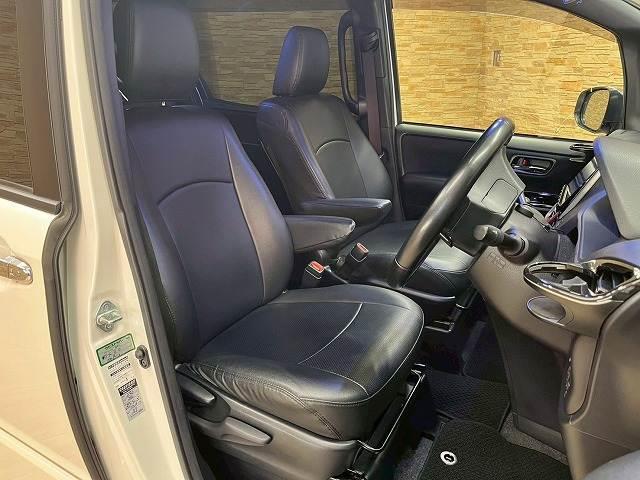 ヴォクシー ＺＳ　煌ＩＩ　モデリスタエアロ　純正９型ナビ地デジ　ＴＶキャンセラー付き　バックカメラ　両側電動スライドドア　ビルトインＥＴＣ　ドラレコ前後　レザー調シートカバー　左右独立エアコン　スペアキー　７人　リアエアコン（5枚目）