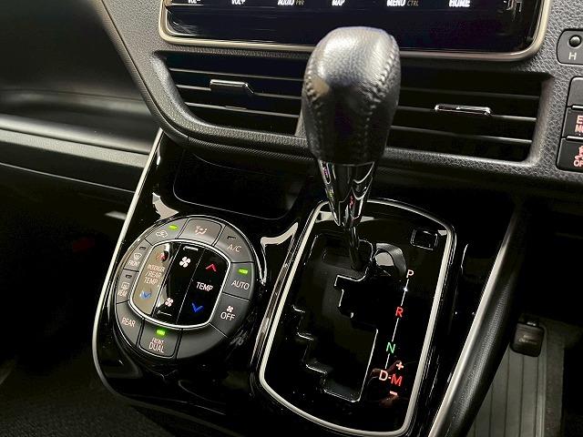 ヴォクシー ＺＳ　煌ＩＩ　モデリスタエアロ　純正９型ナビ地デジ　ＴＶキャンセラー付き　バックカメラ　両側電動スライドドア　ビルトインＥＴＣ　ドラレコ前後　レザー調シートカバー　左右独立エアコン　スペアキー　７人　リアエアコン（59枚目）