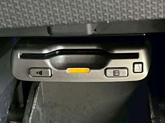 ソリオ ブラック＆ホワイトＩＩ　両側電動スライドドア　ナビＴＶ　ＥＴＣ　ＨＩＤライト　フロントフォグ　オートエアコン　スマートキー　プッシュスタートオートライト　パワーウィンドウ　パワステ　電動格納ミラー　ステアリングスイッチ（8枚目）