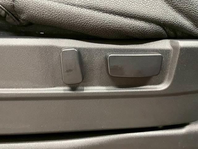 デリカＤ：５ Ｐ　１０．１型純正ナビ　全周囲モニター　両側電動ドア　ＥＴＣ　ドライブレコーダー　追従クルーズコントロール　ＬＥＤ　レーンアシスト　ＢＳＭ　ＴＶ　Ｂｌｕｅｔｏｏｔｈ　　シートヒーター　ステアリングヒーター（10枚目）