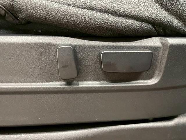 デリカＤ：５ Ｐ　１０．１型純正ナビ　全周囲モニター　両側電動ドア　ＥＴＣ　ドライブレコーダー　追従クルーズコントロール　ＬＥＤ　レーンアシスト　ＢＳＭ　ＴＶ　Ｂｌｕｅｔｏｏｔｈ　　シートヒーター　ステアリングヒーター（11枚目）