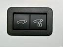 【電動リアゲート】ボタンひとつで大きなゲートも簡単に開閉可能です。高級車ならではの装備は嬉しいですね。
