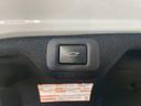 【電動トランクオープン】ボタンひとつで簡単に開閉可能です。高級車ならではの装備は嬉しいですね。