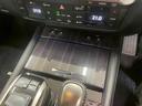 【シートヒーター&シートクーラー】高級車にふさわしい快適装備で、夏場は座面から涼しい風が、冬場は身体の芯からポカポカになりますね。
