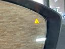 【ブラインドスポットモニター(BSM)】車線変更時に車両後方から来る車両を検知し安全をサポートする装置です。