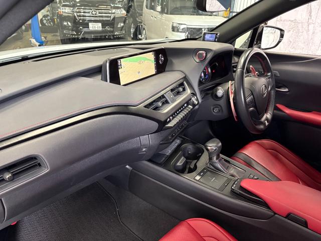 ＵＸ ＵＸ２００　Ｆスポーツ　アーティシャンスピリッツコンプリートカー　ＲＳＲ車高調　エイムゲインＧＴＭ２１インチ　Ｆスポーツ三眼フルＬＥＤヘッドランプ　ブラインドスポットモニターＦ　ＳＰＯＲＴ専用フレアレッド（19枚目）