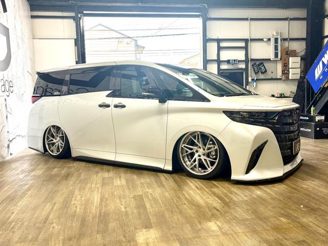 アルファード 　ＡＣＣエアサスＯＧ公認　ＬＡＧカーボンエアロ　ＬＡＧ可変式マフラー　ＬＡＧアームＦ４度Ｒ５度　カーボンラッピング　鍛造２１インチ　セキュリティー　トヨタエンスタ　ムーンルーフ　デジタルインナーミラー（6枚目）