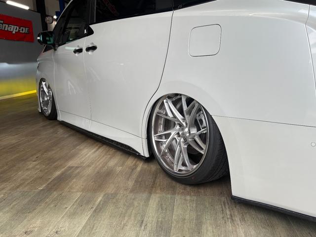 アルファード 　ＡＣＣエアサスＯＧ公認　ＬＡＧカーボンエアロ　ＬＡＧ可変式マフラー　ＬＡＧアームＦ４度Ｒ５度　カーボンラッピング　鍛造２１インチ　セキュリティー　トヨタエンスタ　ムーンルーフ　デジタルインナーミラー（17枚目）