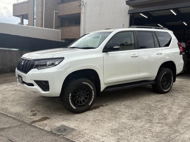 ランドクルーザープラド TX Lパッケージ マットブラックエディション JBLナビゲーションシステム サンルーフ 全方位モニター ブラインドスポットモニター ベージュ革 デルタフォース17インチ JAOSリフトアップバネ ETC カメラ(7枚目)