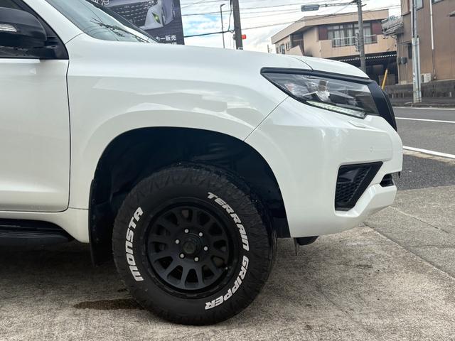 ランドクルーザープラド TX Lパッケージ マットブラックエディション JBLナビゲーションシステム サンルーフ 全方位モニター ブラインドスポットモニター ベージュ革 デルタフォース17インチ JAOSリフトアップバネ ETC カメラ(9枚目)