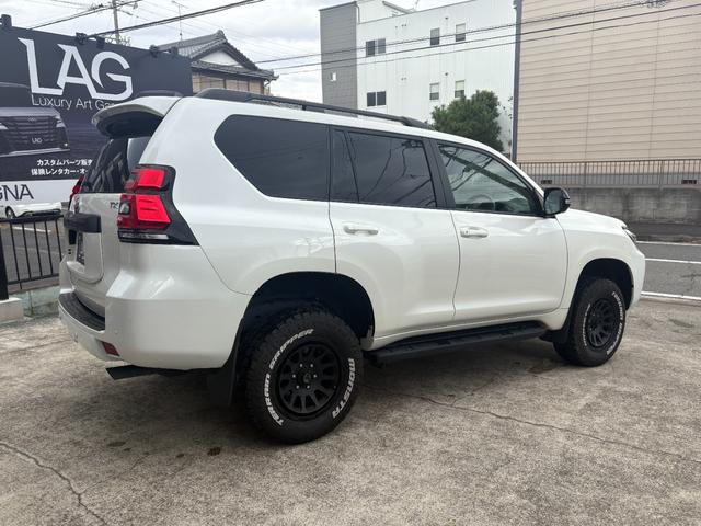 ランドクルーザープラド TX Lパッケージ マットブラックエディション JBLナビゲーションシステム サンルーフ 全方位モニター ブラインドスポットモニター ベージュ革 デルタフォース17インチ JAOSリフトアップバネ ETC カメラ(13枚目)