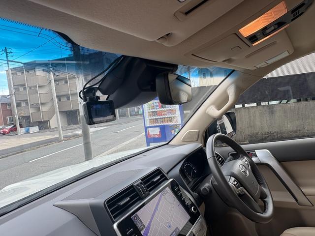 ランドクルーザープラド TX Lパッケージ マットブラックエディション JBLナビゲーションシステム サンルーフ 全方位モニター ブラインドスポットモニター ベージュ革 デルタフォース17インチ JAOSリフトアップバネ ETC カメラ(19枚目)