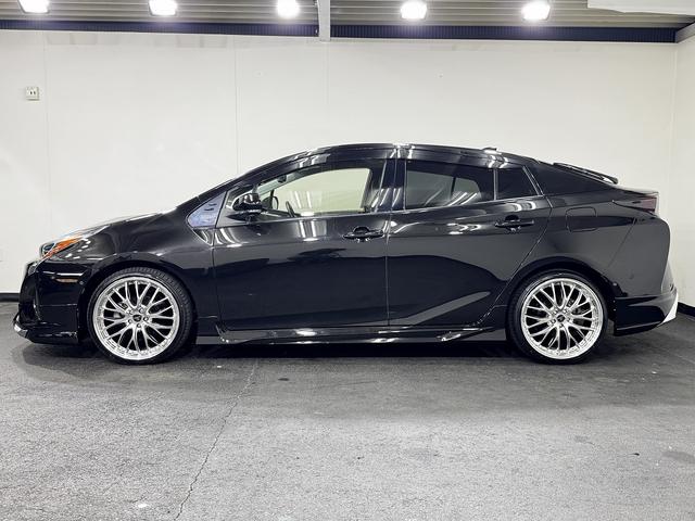 プリウス Sセーフティプラス LED付新品モデリスタ仕様フルエアロ イカリング&キャンディブラックCライト&テール ブラックCエンブレム 新品アルミ&新品タイヤ プッシュEGスタート スマートKEY ブラックレザーカスタム(9枚目)