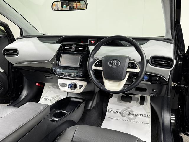 プリウス Sセーフティプラス LED付新品モデリスタ仕様フルエアロ イカリング&キャンディブラックCライト&テール ブラックCエンブレム 新品アルミ&新品タイヤ プッシュEGスタート スマートKEY ブラックレザーカスタム(16枚目)