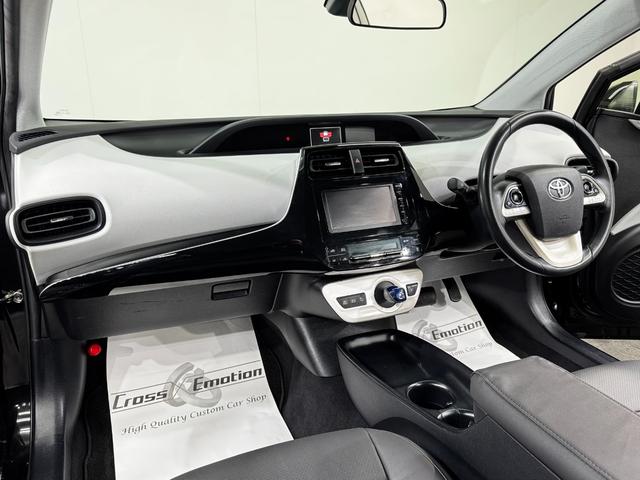 プリウス Sセーフティプラス LED付新品モデリスタ仕様フルエアロ イカリング&キャンディブラックCライト&テール ブラックCエンブレム 新品アルミ&新品タイヤ プッシュEGスタート スマートKEY ブラックレザーカスタム(17枚目)